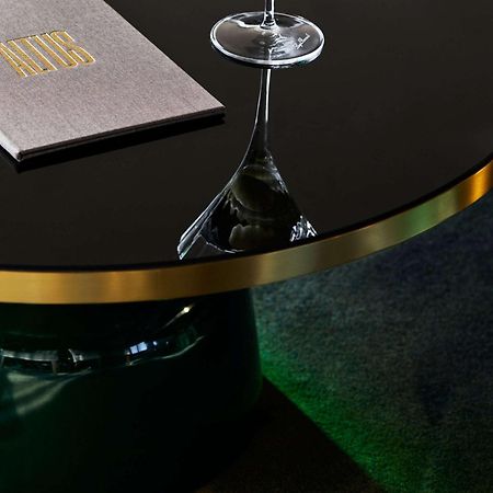 Hotel Chadstone Melbourne Mgallery Collection Kültér fotó A table at the bar
