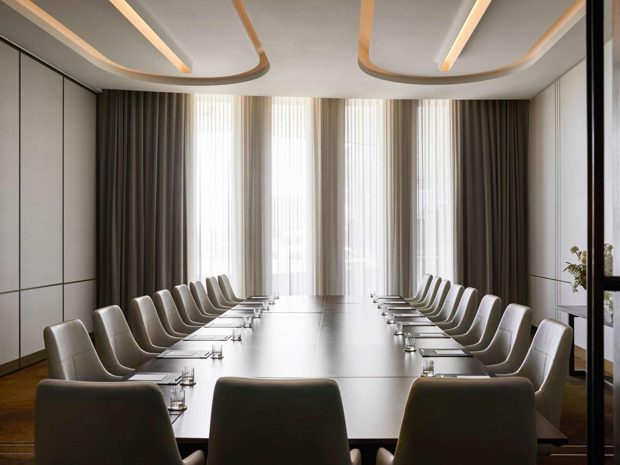 Hotel Chadstone Melbourne Mgallery Collection Kültér fotó Boardroom at the Four Seasons Hotel, London