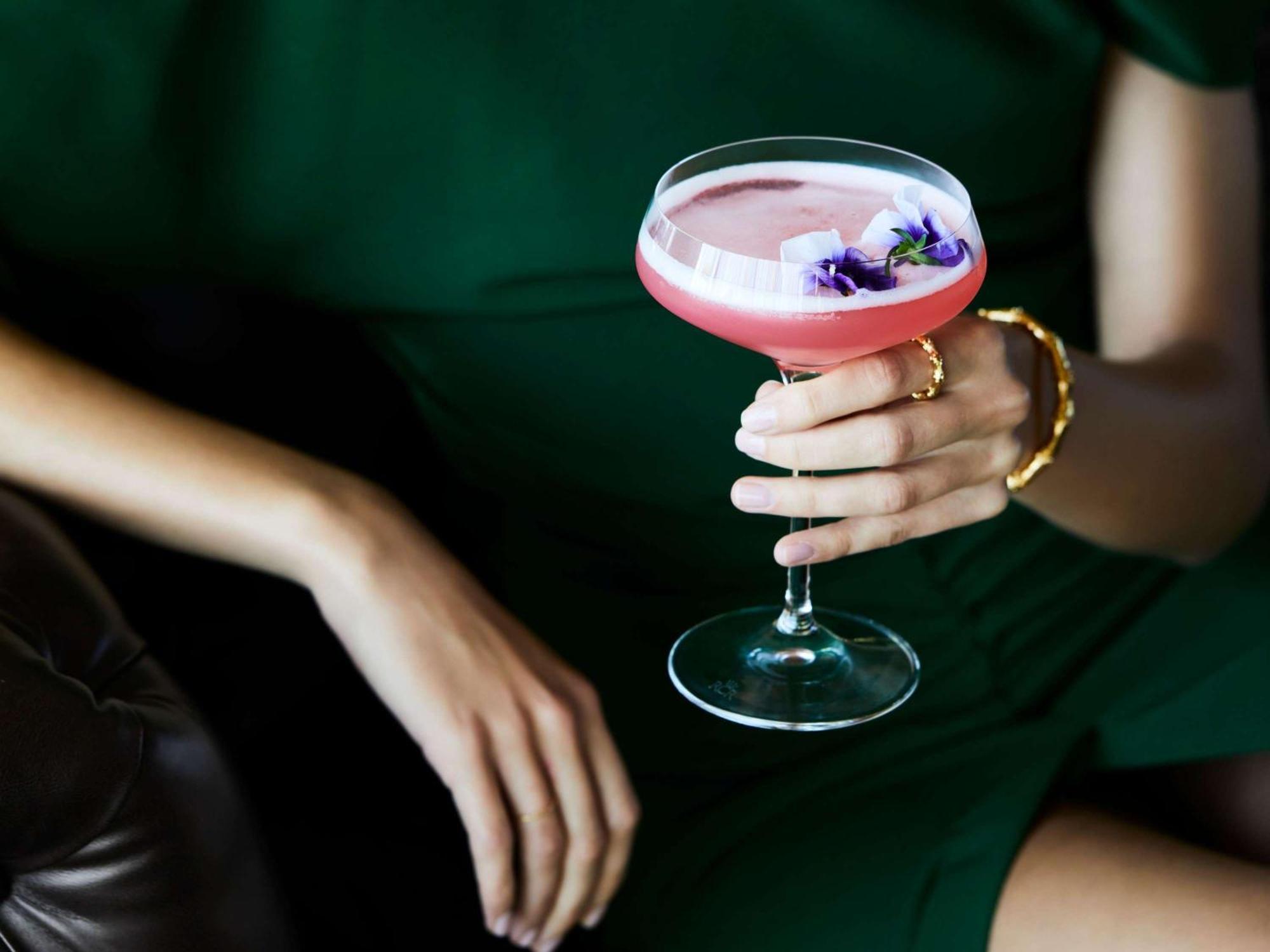 Hotel Chadstone Melbourne Mgallery Collection Kültér fotó A Clover Club cocktail