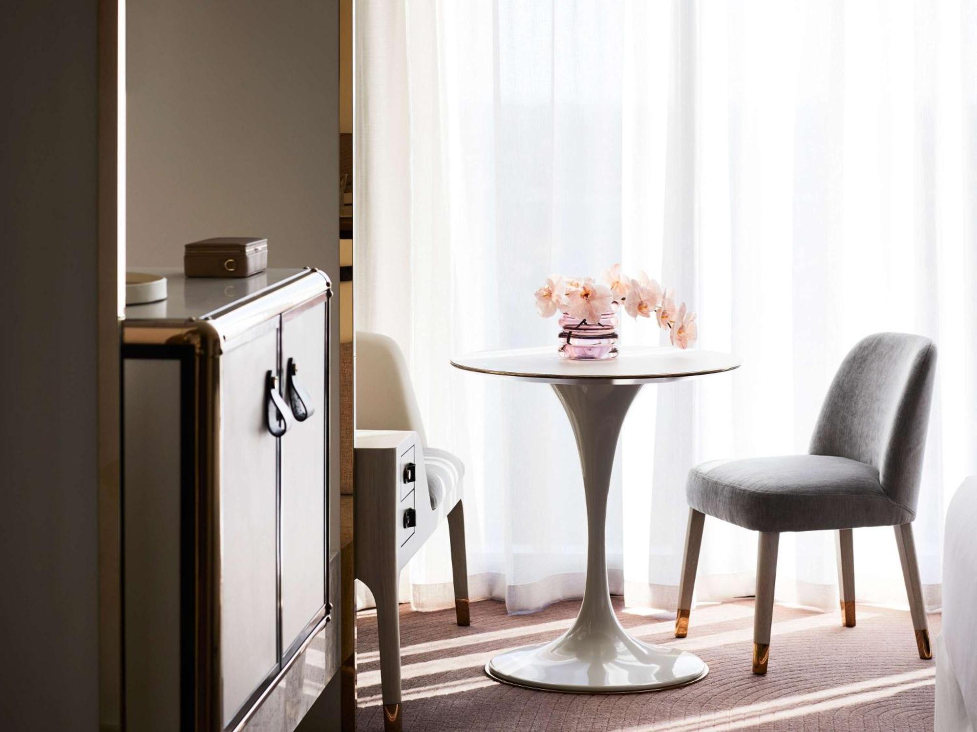 Hotel Chadstone Melbourne Mgallery Collection Kültér fotó A tulip table